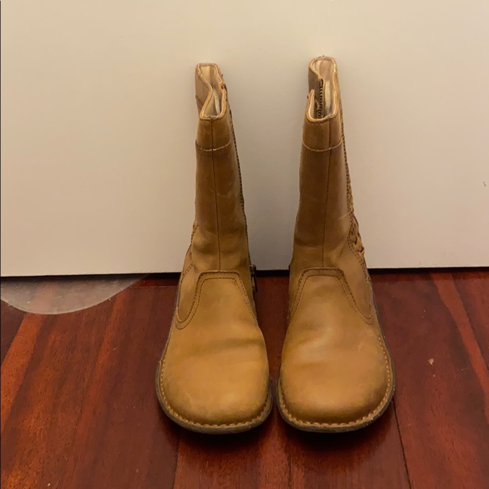 Almost new UGG women boots